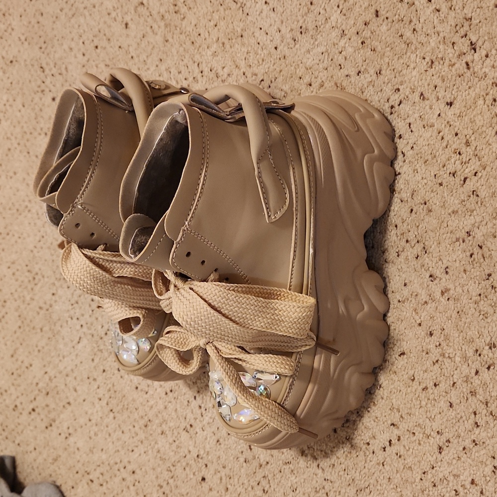 Shoes - Picture 2 of 7